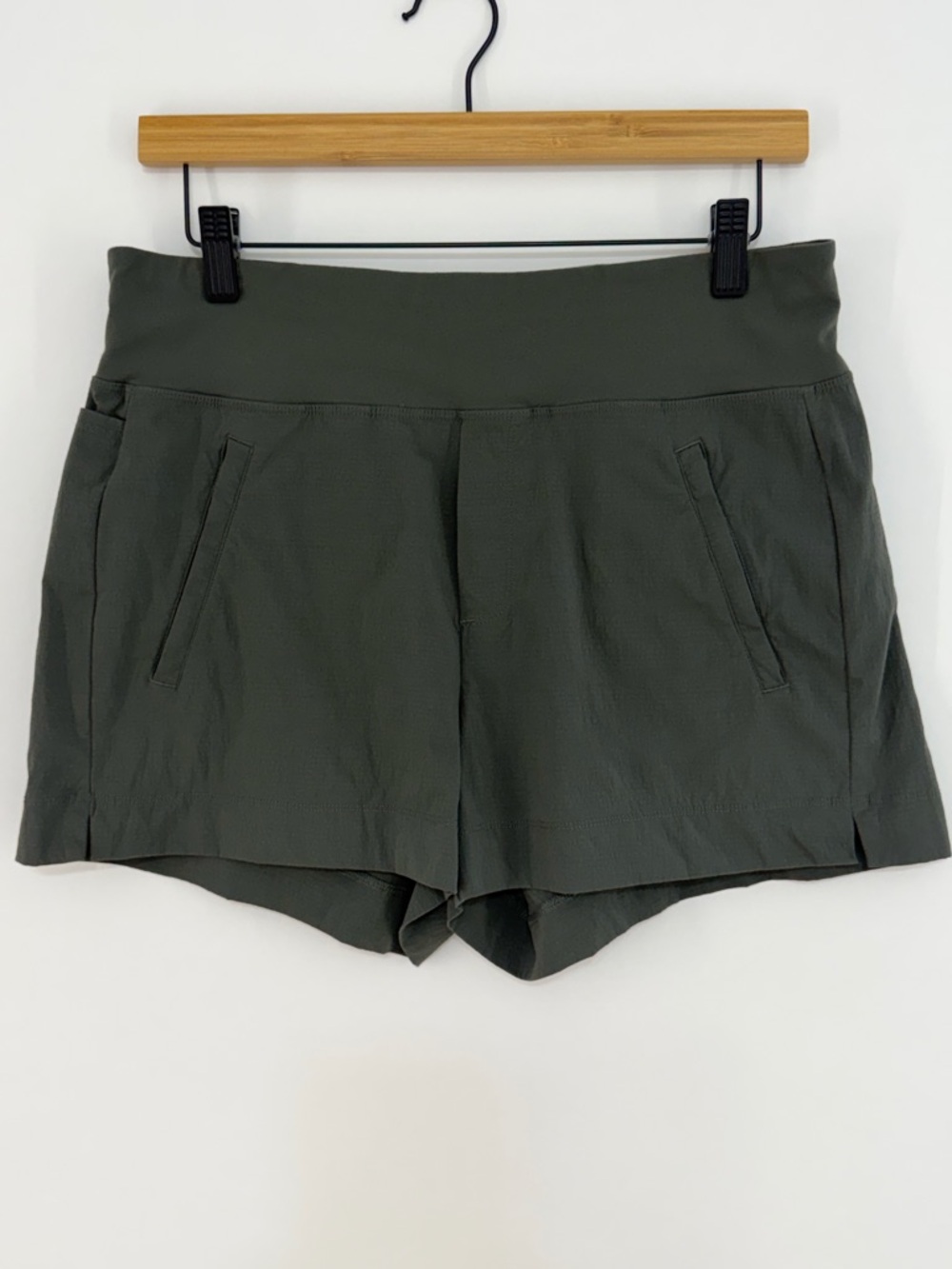 Athleta Women's Trekkie North Short Olive Green Size 8
